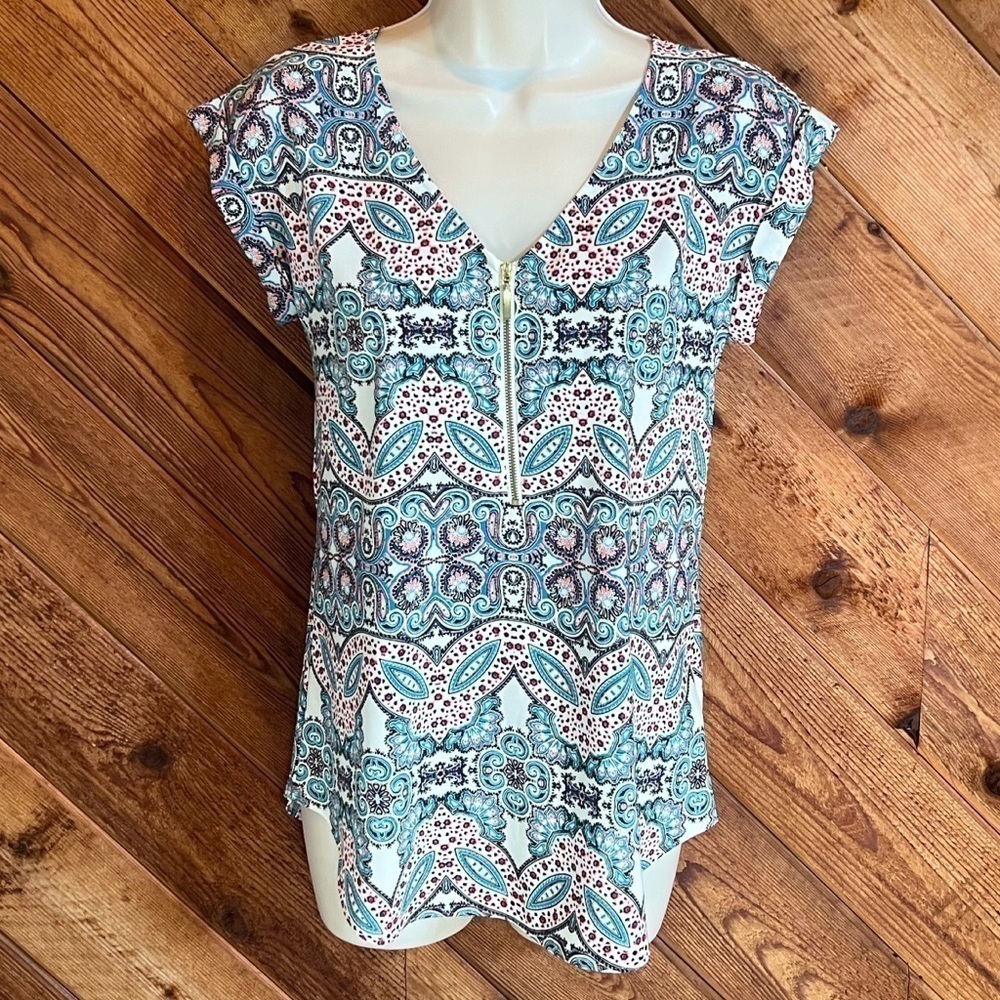 Express paisley floral cap sleeve zipper accent blouse top blue pink white xs